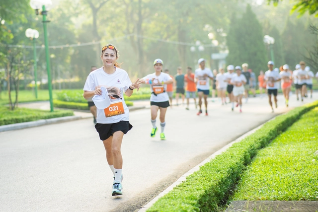 cac-thanh-vien-fun-coffee-but-pha-o-chang-cuoi-lan-toa-tinh-than-song-khoe-va-nang-luong-tich-cuc-17603237304421885096991